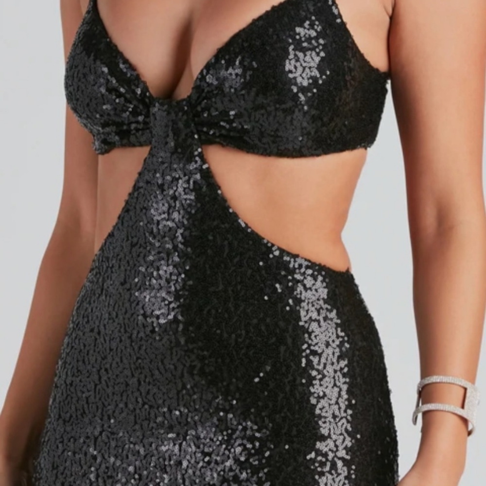 Stunning special occasion dress NWT size 3 long black with sequins
